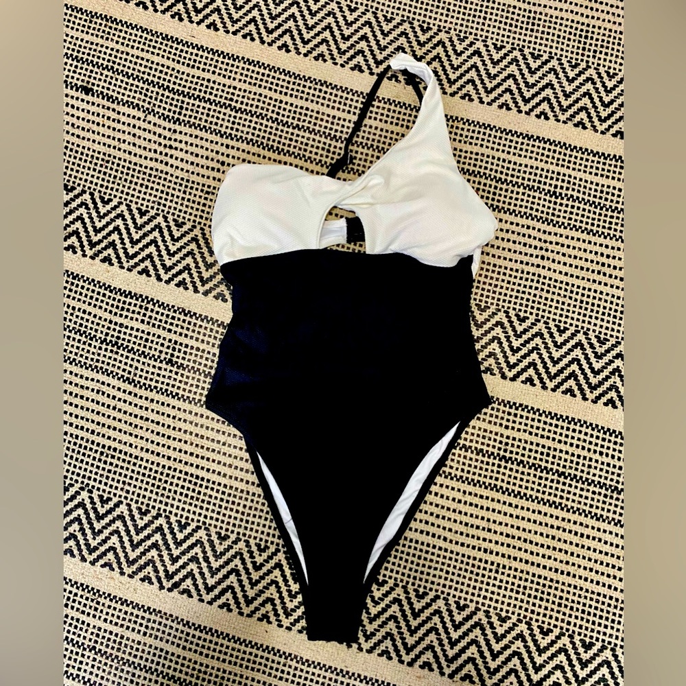 Cupshe Swimsuit